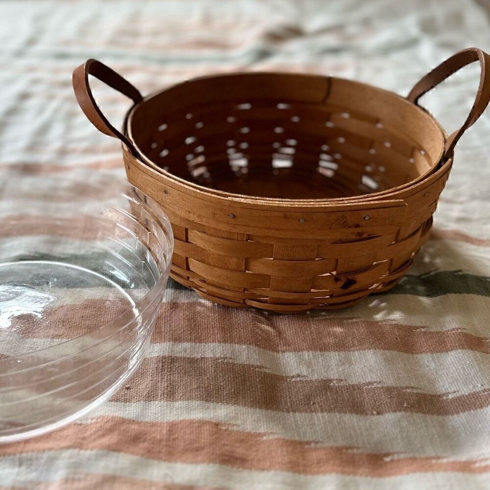 Longaberger 1995 Round Darning Basket with Leather Handles and Plastic Liner - Picture 3 of 9
